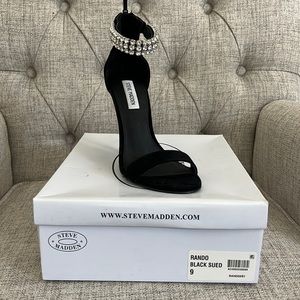 Woman’s heel size 9